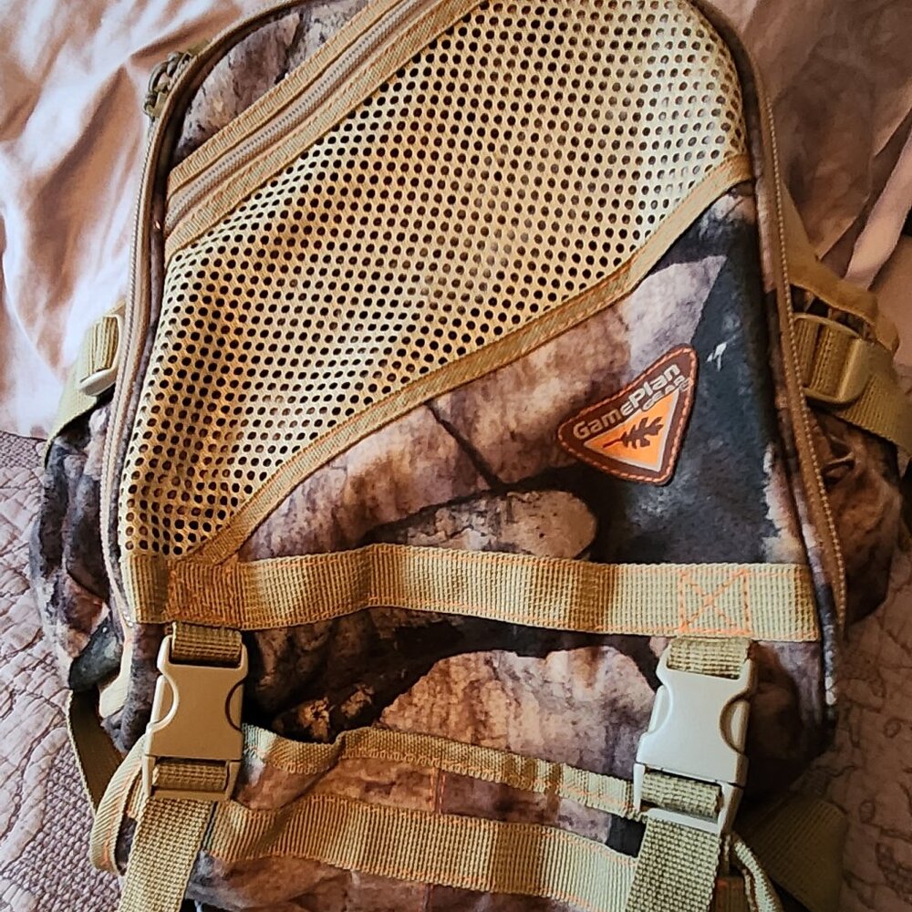 Deer hunter came backpack